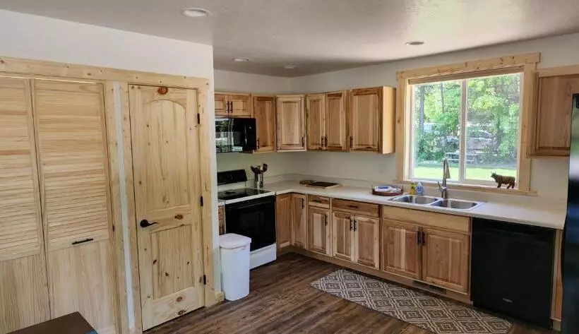 Motelli Beargrass Lodging & Rv Resort