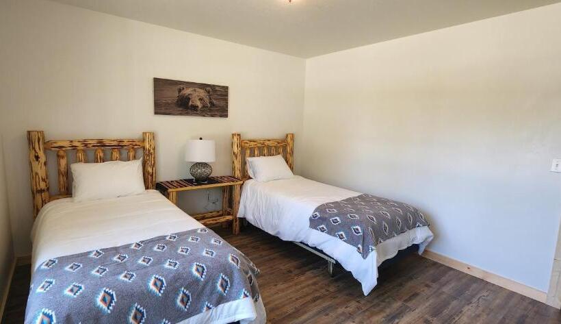 فندق على الطريق Beargrass Lodging & Rv Resort