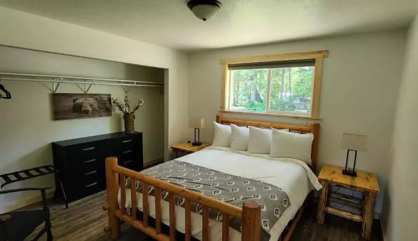 Motelli Beargrass Lodging & Rv Resort