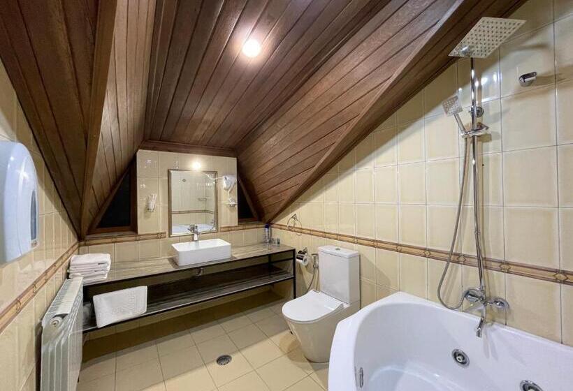 Delin Hotel And Tours