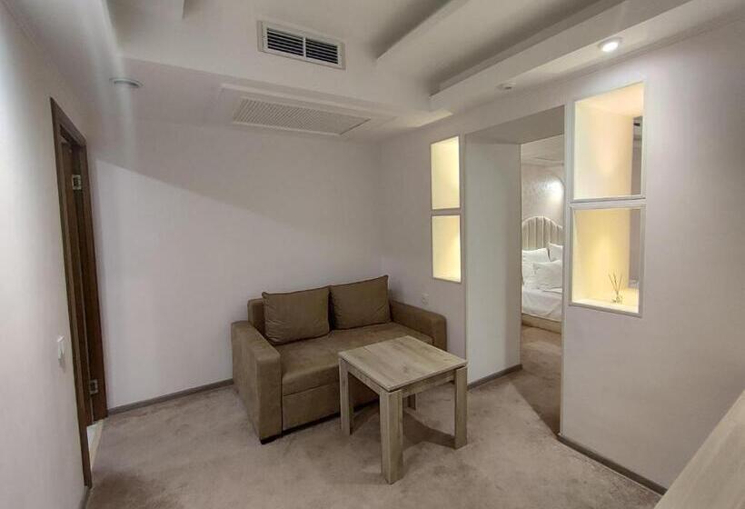 Delin Hotel And Tours