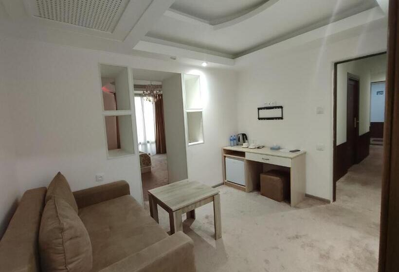 Delin Hotel And Tours