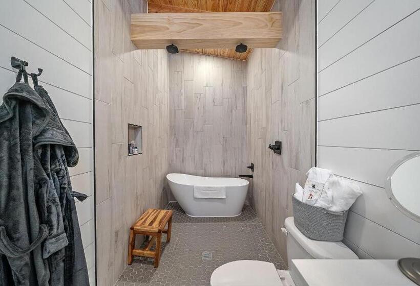 فندق Whispering Pines   Lakeside