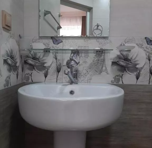 پانسیون Vernatun Guest House