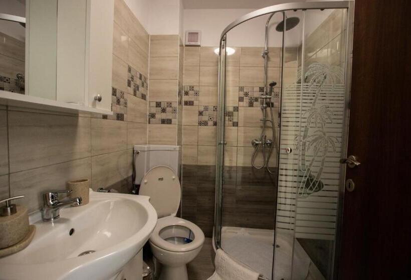 استراحتگاه Complex Turistic Cetatea Drencova