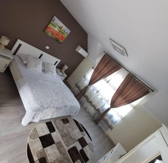 استراحتگاه Complex Turistic Cetatea Drencova