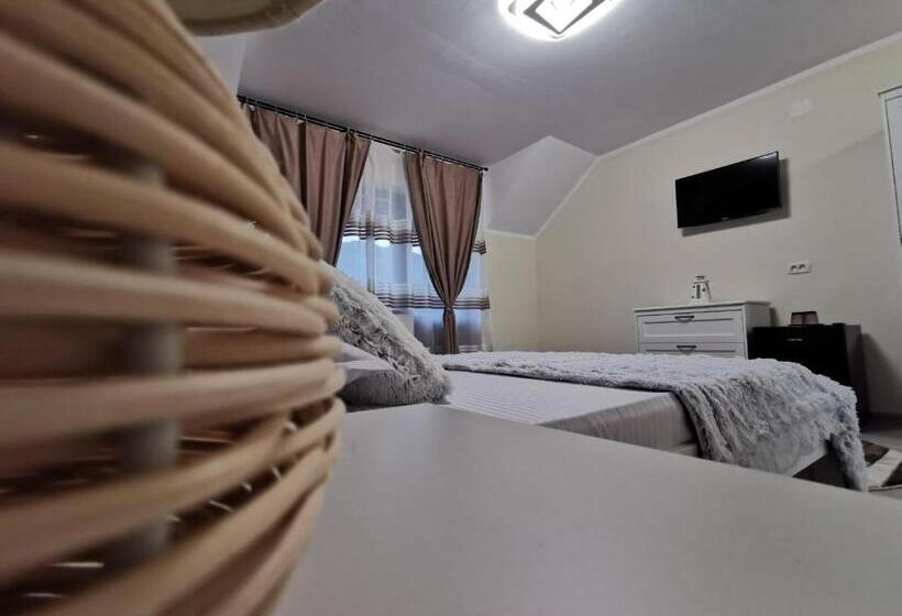 استراحتگاه Complex Turistic Cetatea Drencova