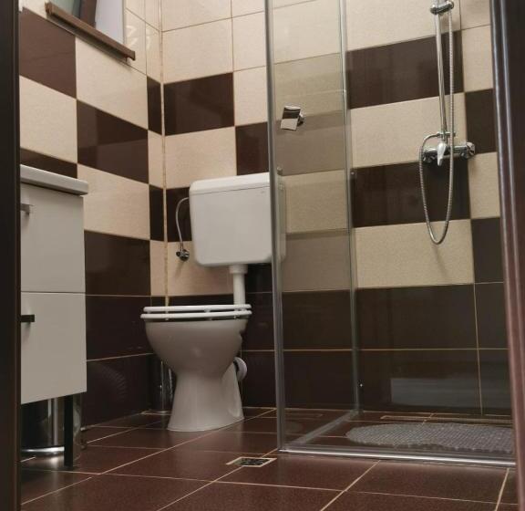 استراحتگاه Complex Turistic Cetatea Drencova