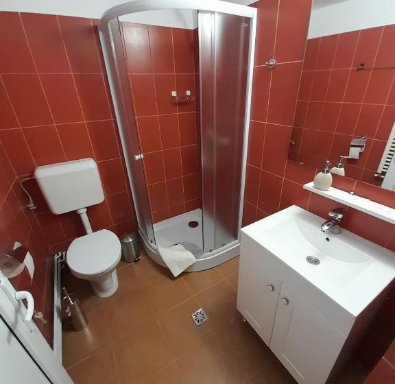 استراحتگاه Complex Turistic Cetatea Drencova