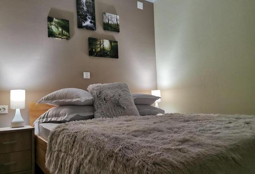 استراحتگاه Complex Turistic Cetatea Drencova