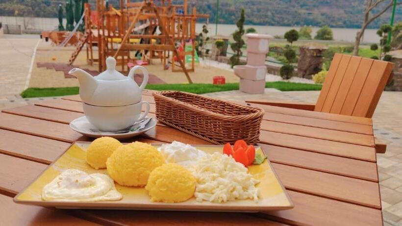 استراحتگاه Complex Turistic Cetatea Drencova