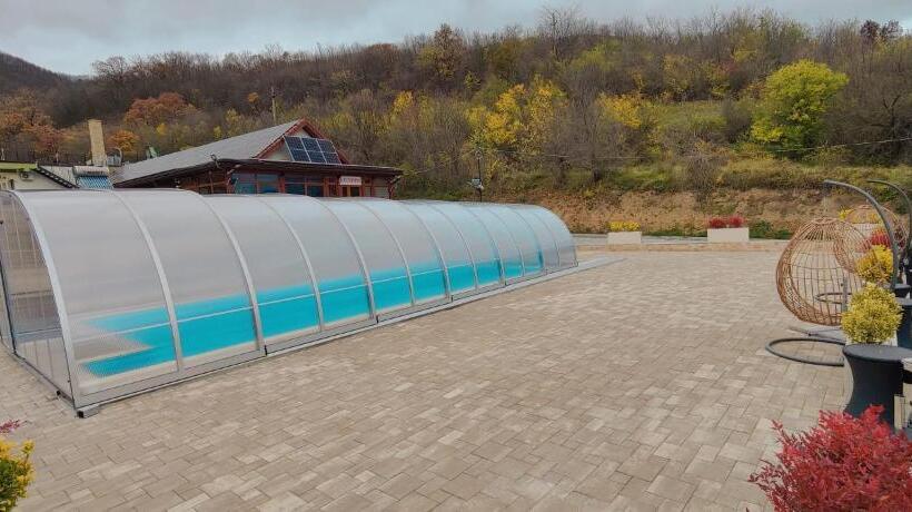 استراحتگاه Complex Turistic Cetatea Drencova