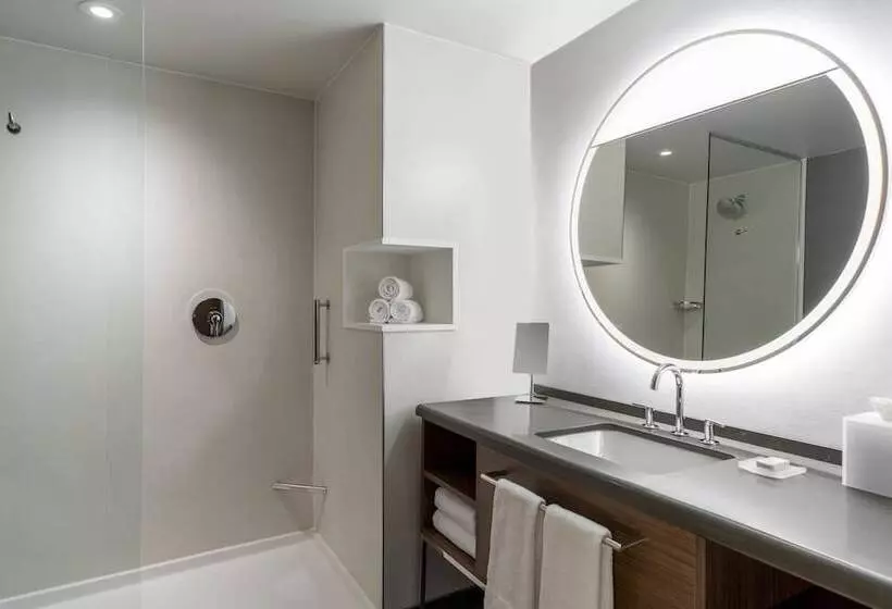 Hotelli Courtyard By Marriott Montreal Laval