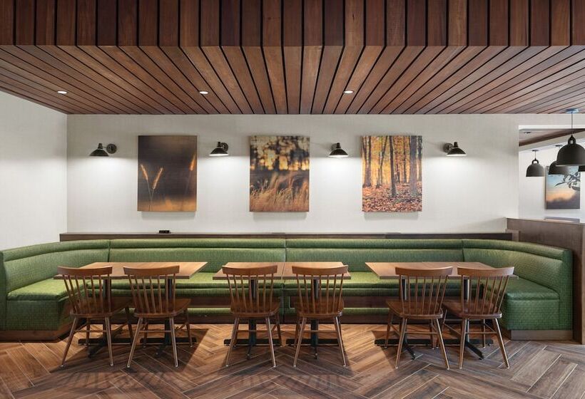 Отель Fairfield By Marriott Inn & Suites Whitsett Greensboro East