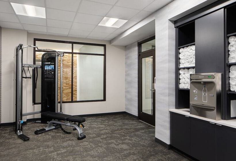 Отель Fairfield By Marriott Inn & Suites Whitsett Greensboro East