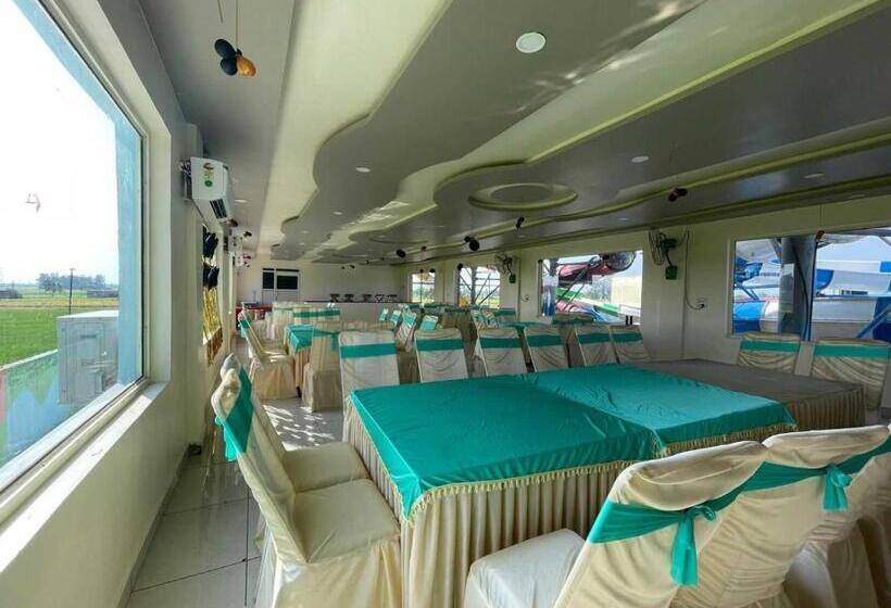 בית מלון כפרי Oyo Flagship 81235 Ho Fun Park