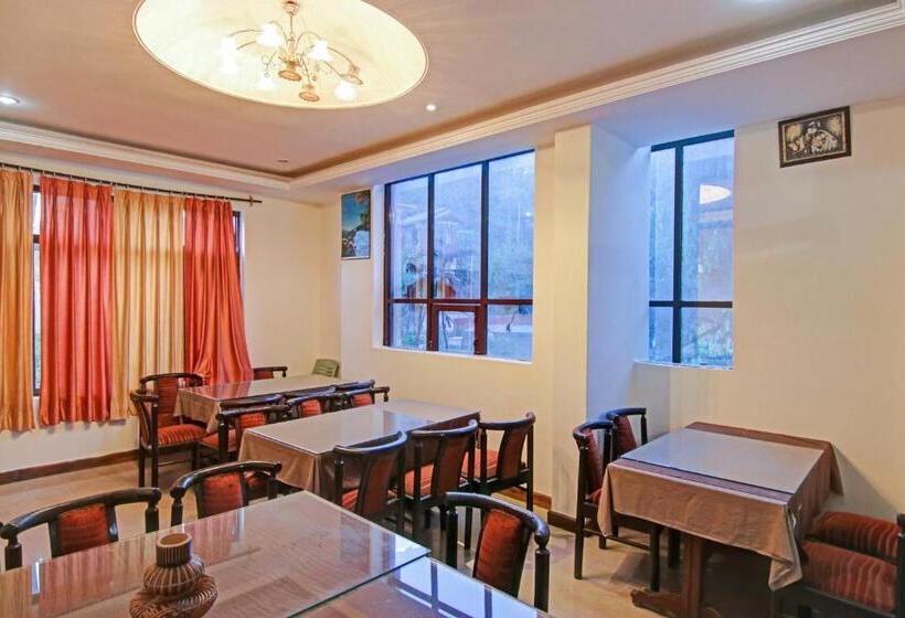 בית מלון כפרי Oyo Flagship 81244 Dev Regency