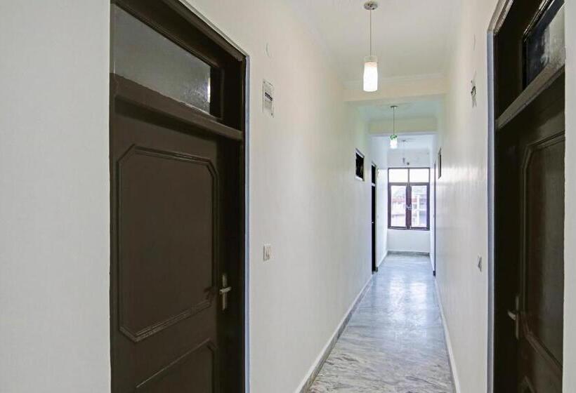 בית מלון כפרי Oyo Flagship 81244 Dev Regency