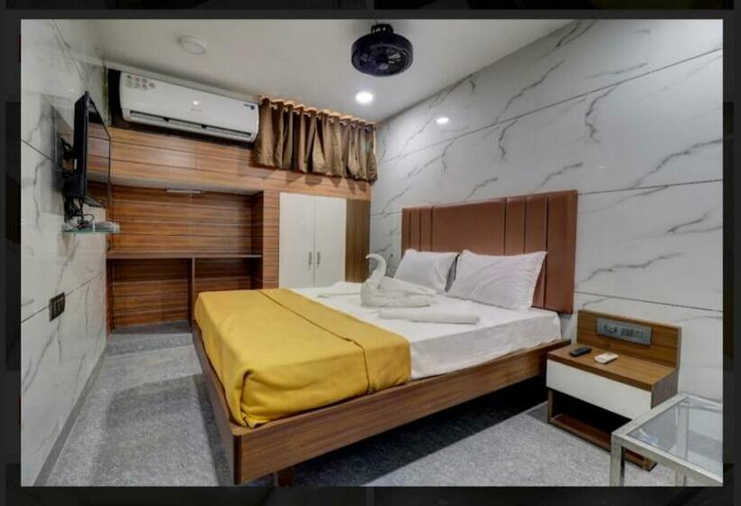 Fabhotel Grand Inn I   Ttc Industrial Area, Dighe