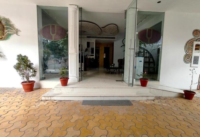 The Sky Imperial Hotel Yahvi