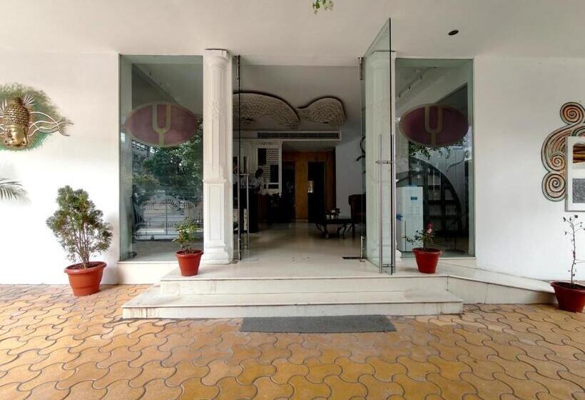 The Sky Imperial Hotel Yahvi