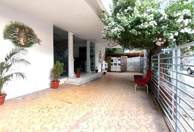 The Sky Imperial Hotel Yahvi