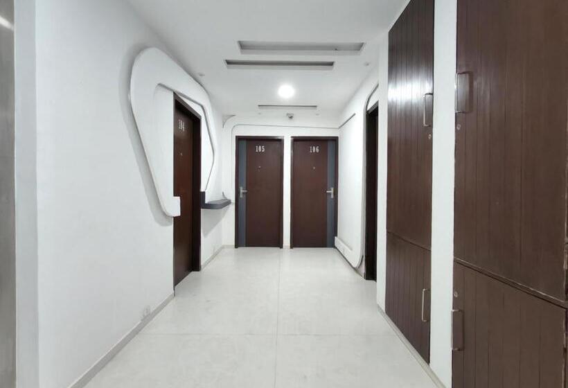 The Sky Imperial Hotel Yahvi