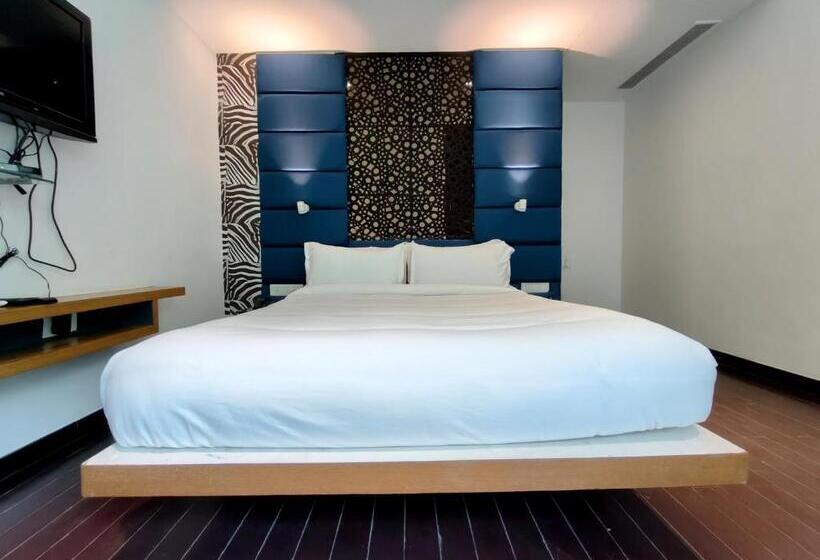 The Sky Imperial Hotel Yahvi