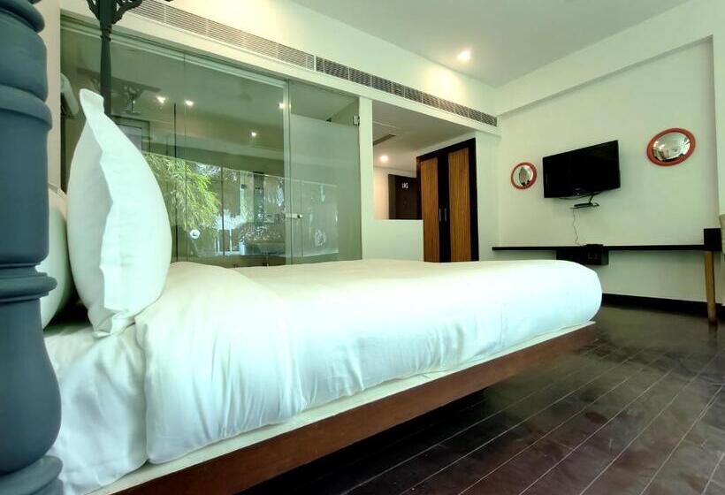 The Sky Imperial Hotel Yahvi