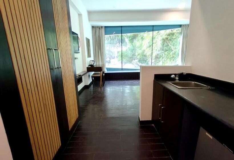 The Sky Imperial Hotel Yahvi