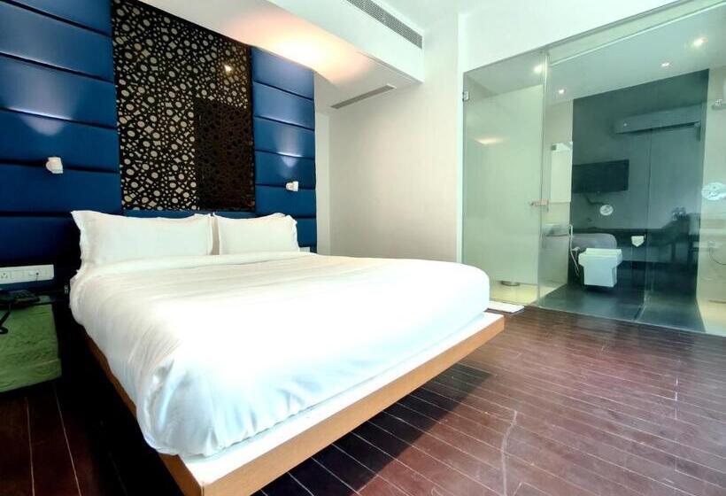 The Sky Imperial Hotel Yahvi