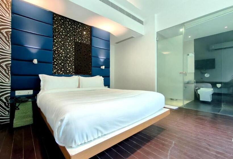 The Sky Imperial Hotel Yahvi