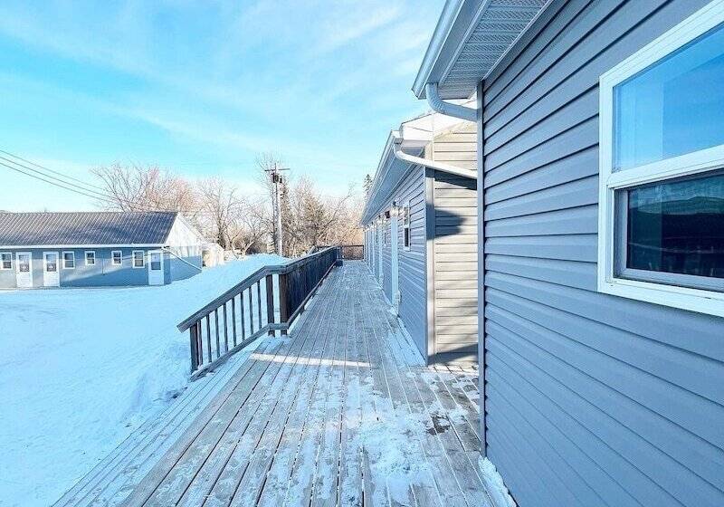 בית מלון כפרי The Trail Inn   Melita, Manitoba   Hwy 83, Hwy 3