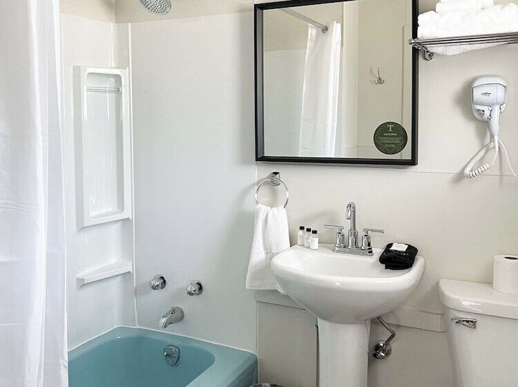 בית מלון כפרי The Trail Inn   Melita, Manitoba   Hwy 83, Hwy 3