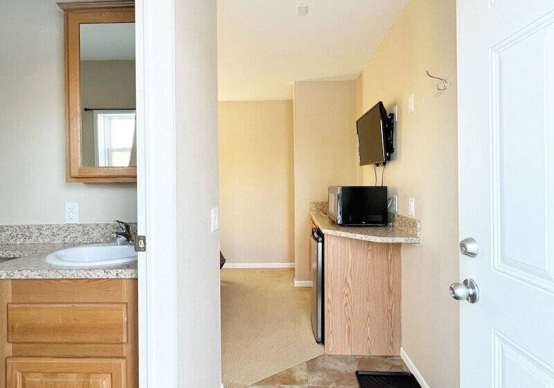 בית מלון כפרי The Trail Inn   Melita, Manitoba   Hwy 83, Hwy 3