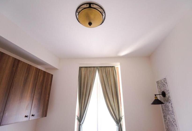 تختخواب و صبحانه City House Central