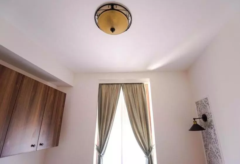 تختخواب و صبحانه City House Central