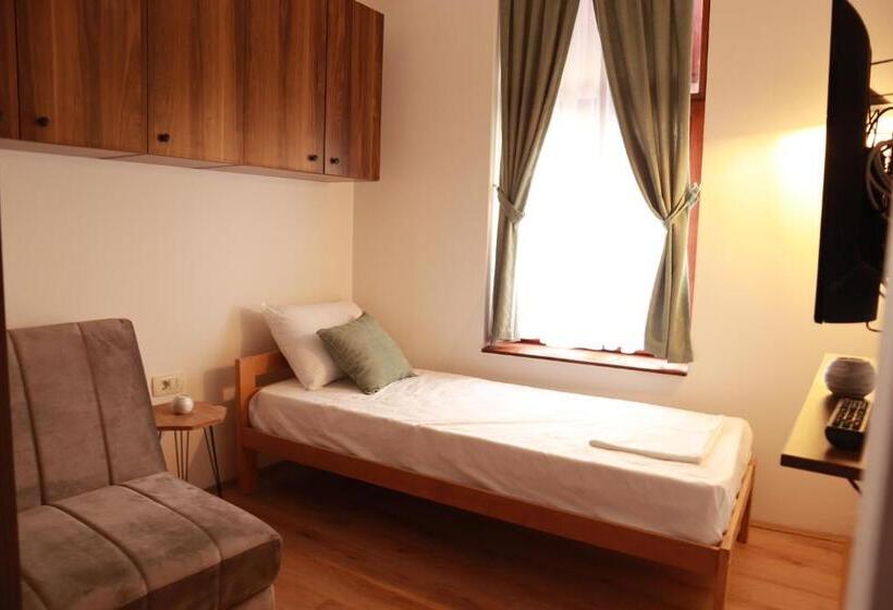 تختخواب و صبحانه City House Central