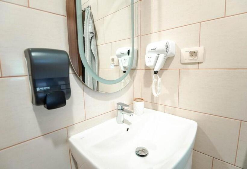 تختخواب و صبحانه City House Central