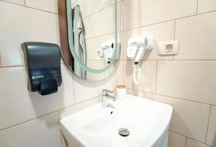 تختخواب و صبحانه City House Central