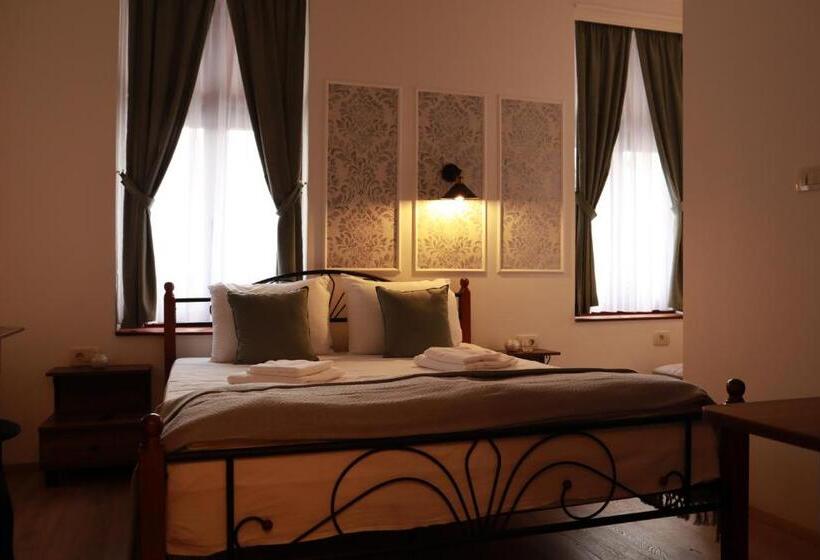 تختخواب و صبحانه City House Central