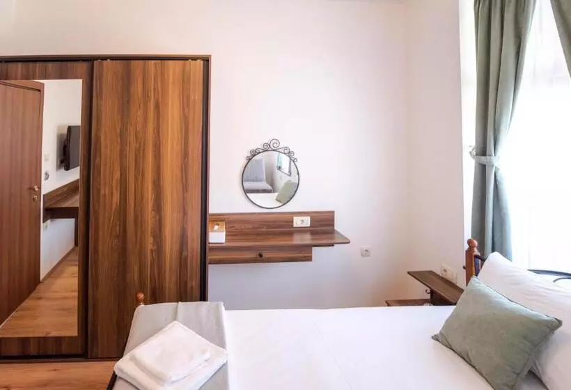 تختخواب و صبحانه City House Central