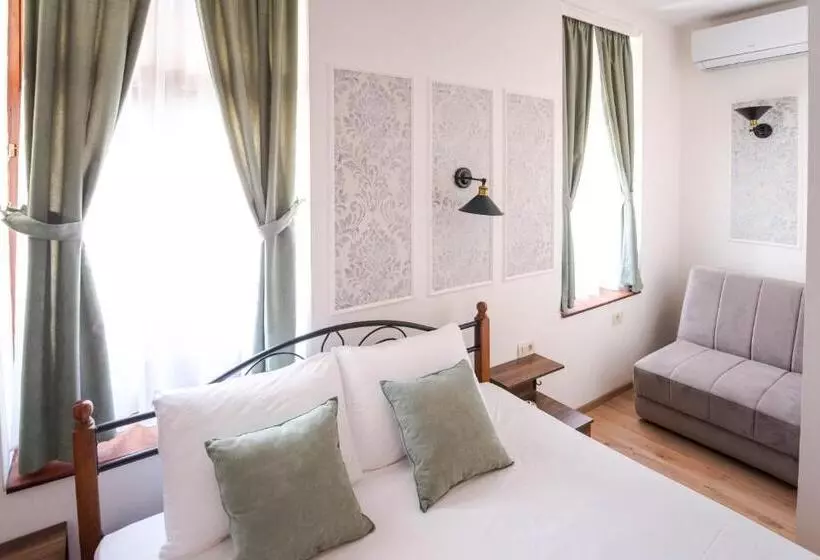 تختخواب و صبحانه City House Central