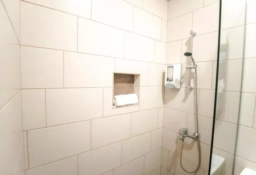 تختخواب و صبحانه City House Central