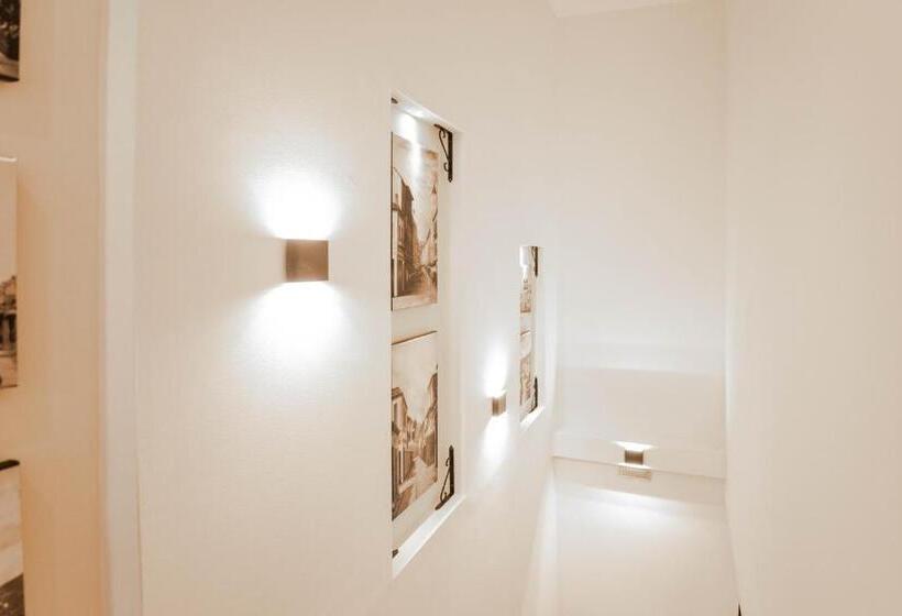 تختخواب و صبحانه City House Central