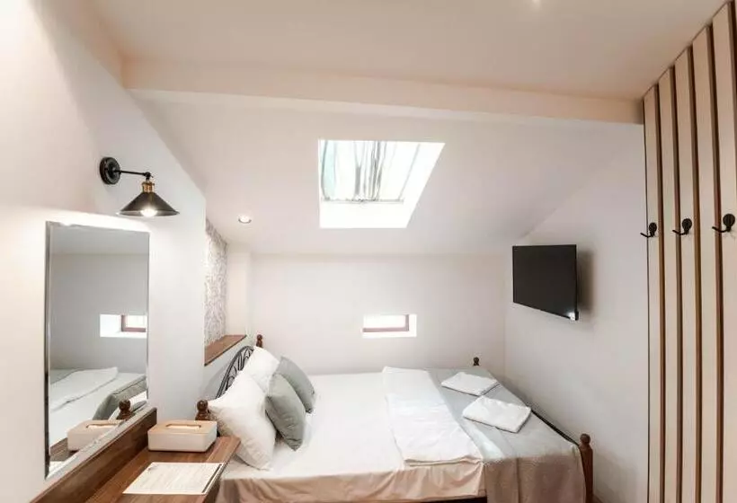 تختخواب و صبحانه City House Central