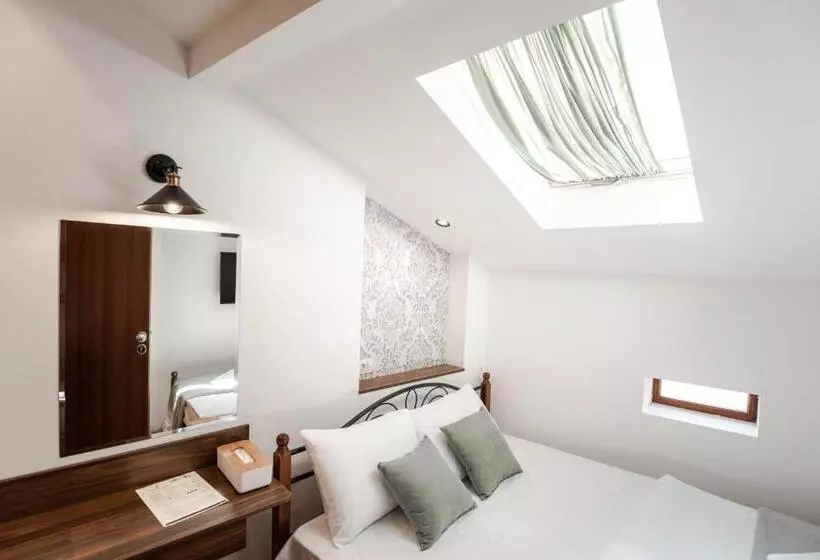 تختخواب و صبحانه City House Central