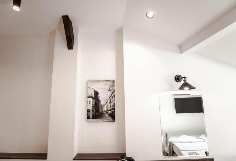 تختخواب و صبحانه City House Central