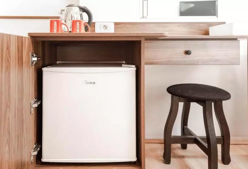 تختخواب و صبحانه City House Central