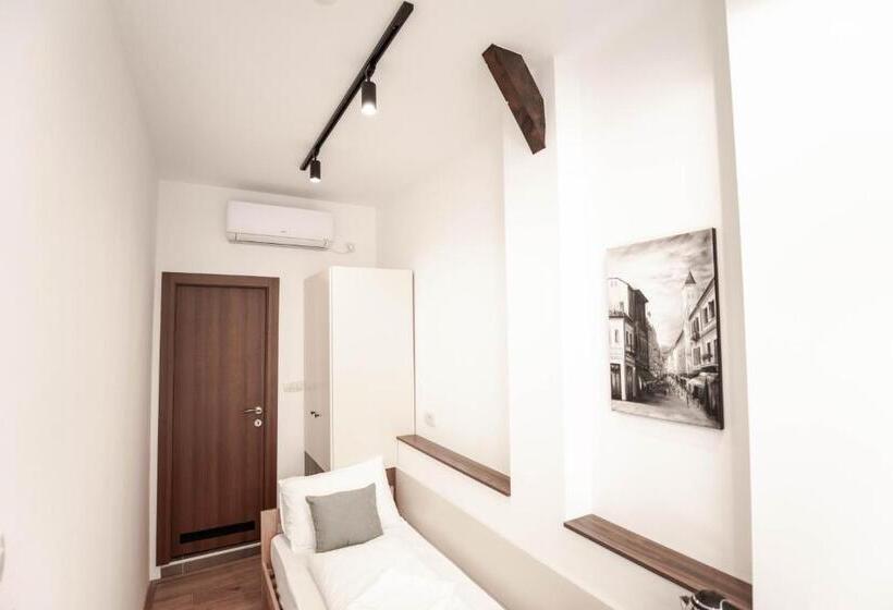 تختخواب و صبحانه City House Central